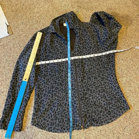 Lemon grass Chetah Print Full zip blouse Women Size L - Picture 3 of 6